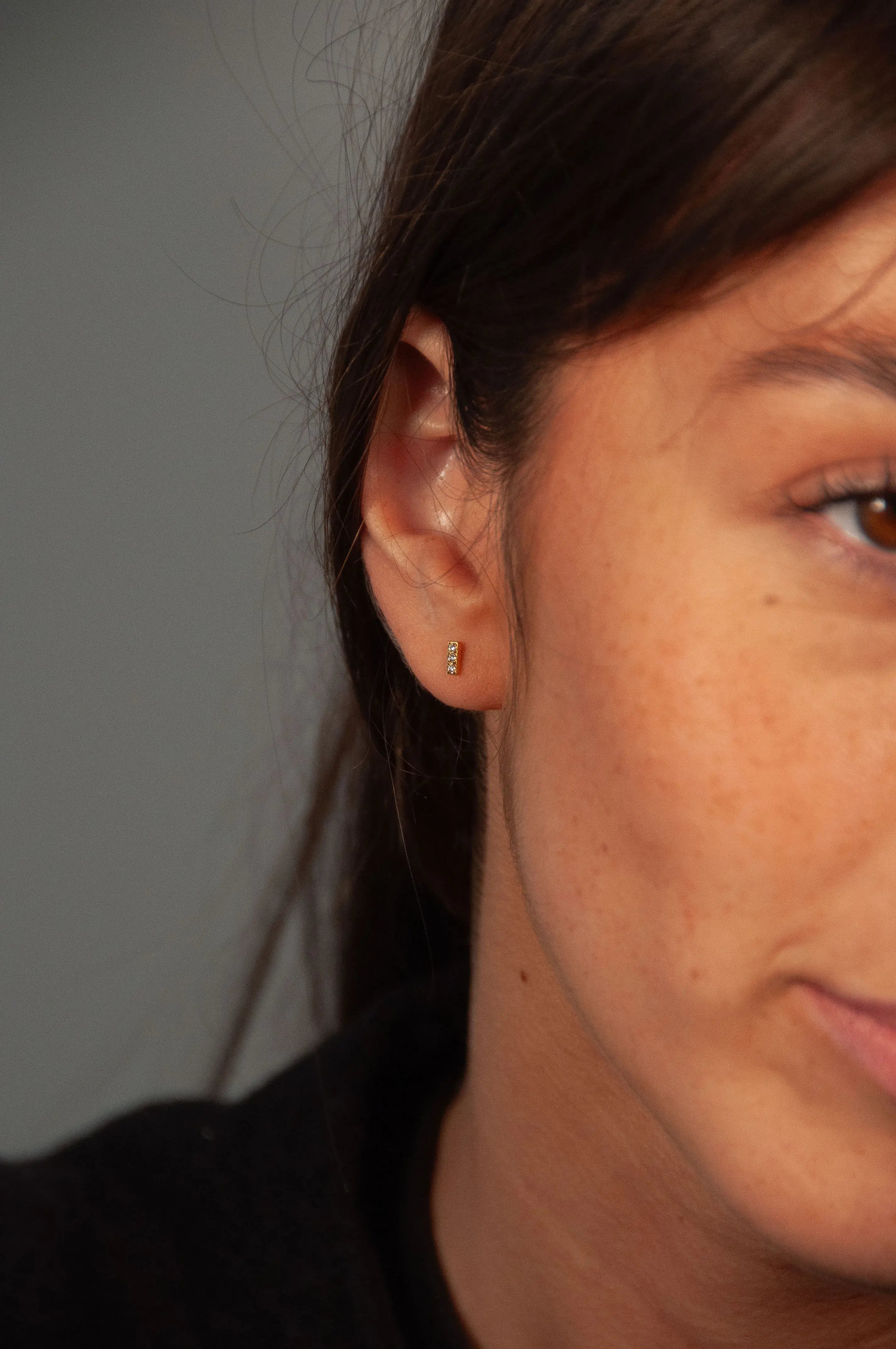Zircon Bar Earring (Unit)