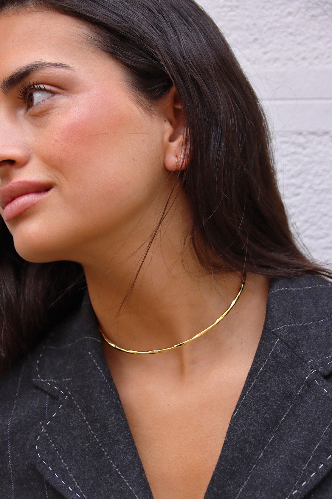 Collier rigide irrégulier