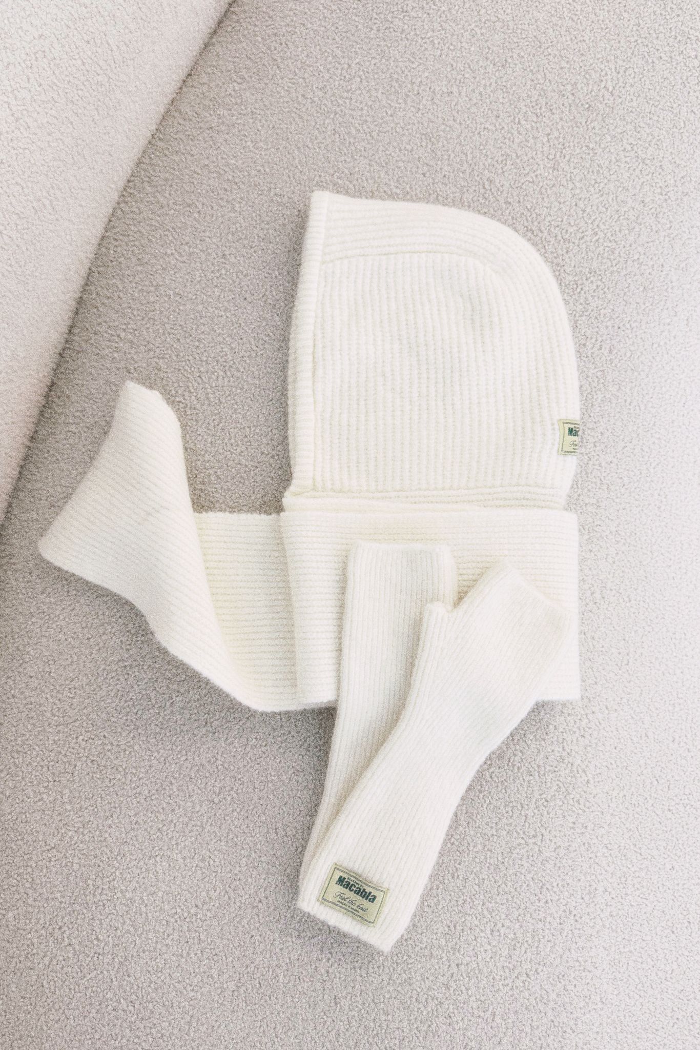 Ensemble cagoule, écharpe et moufles