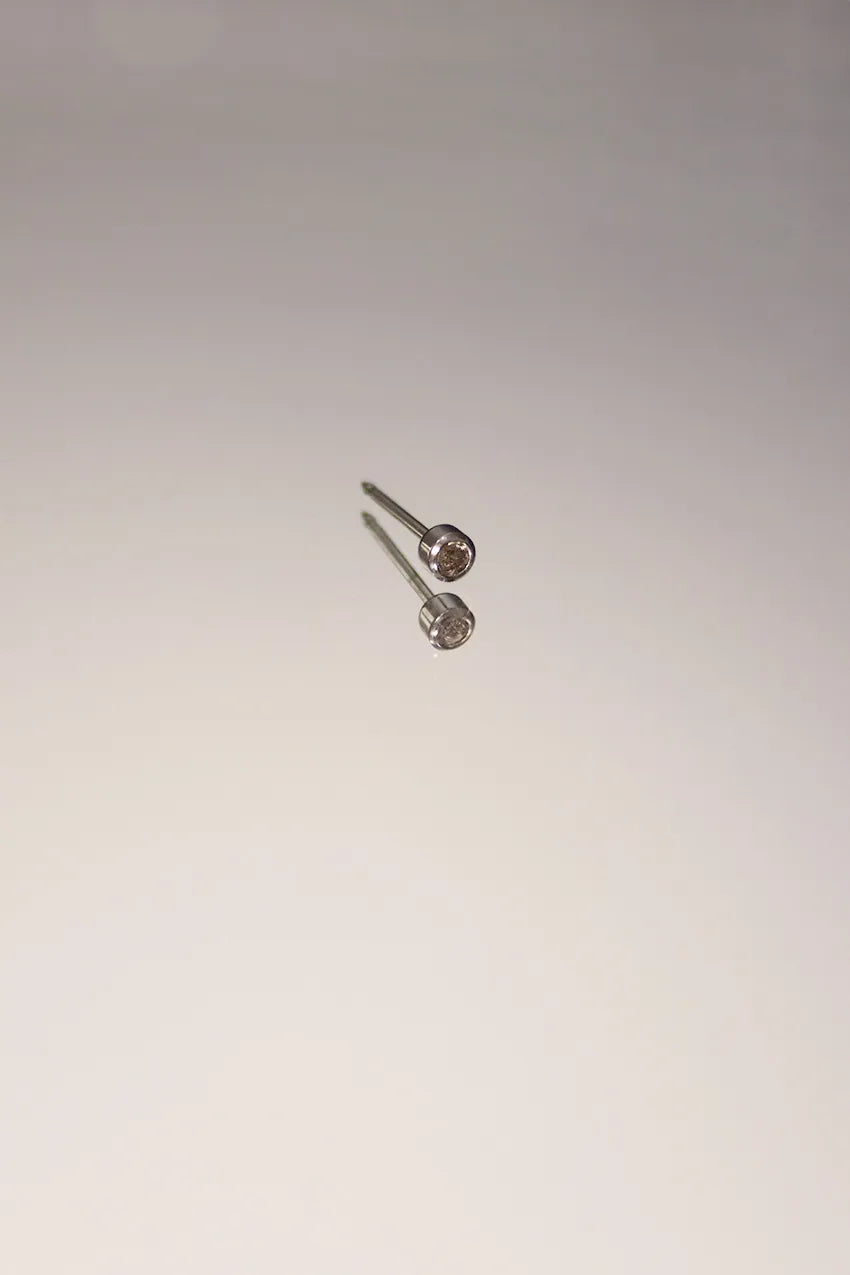 Piercing (piercing exclusively in physical shop)