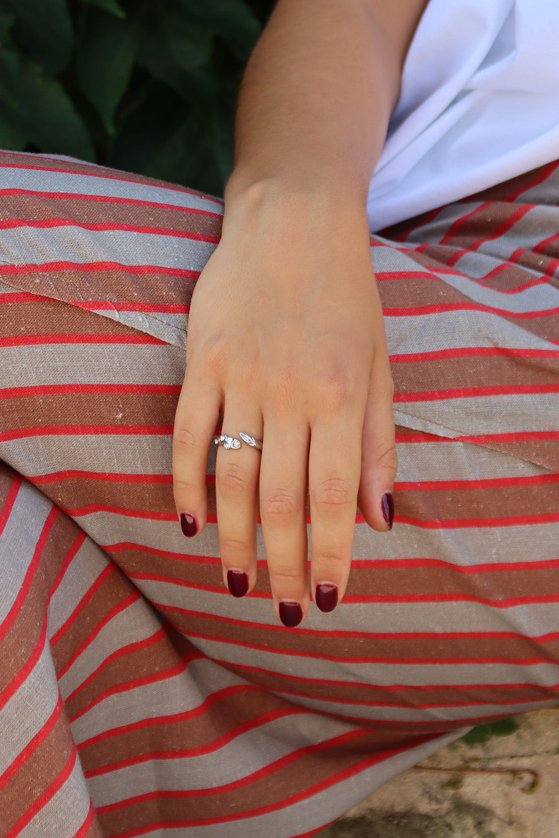 Anello con Texture in Zirconi