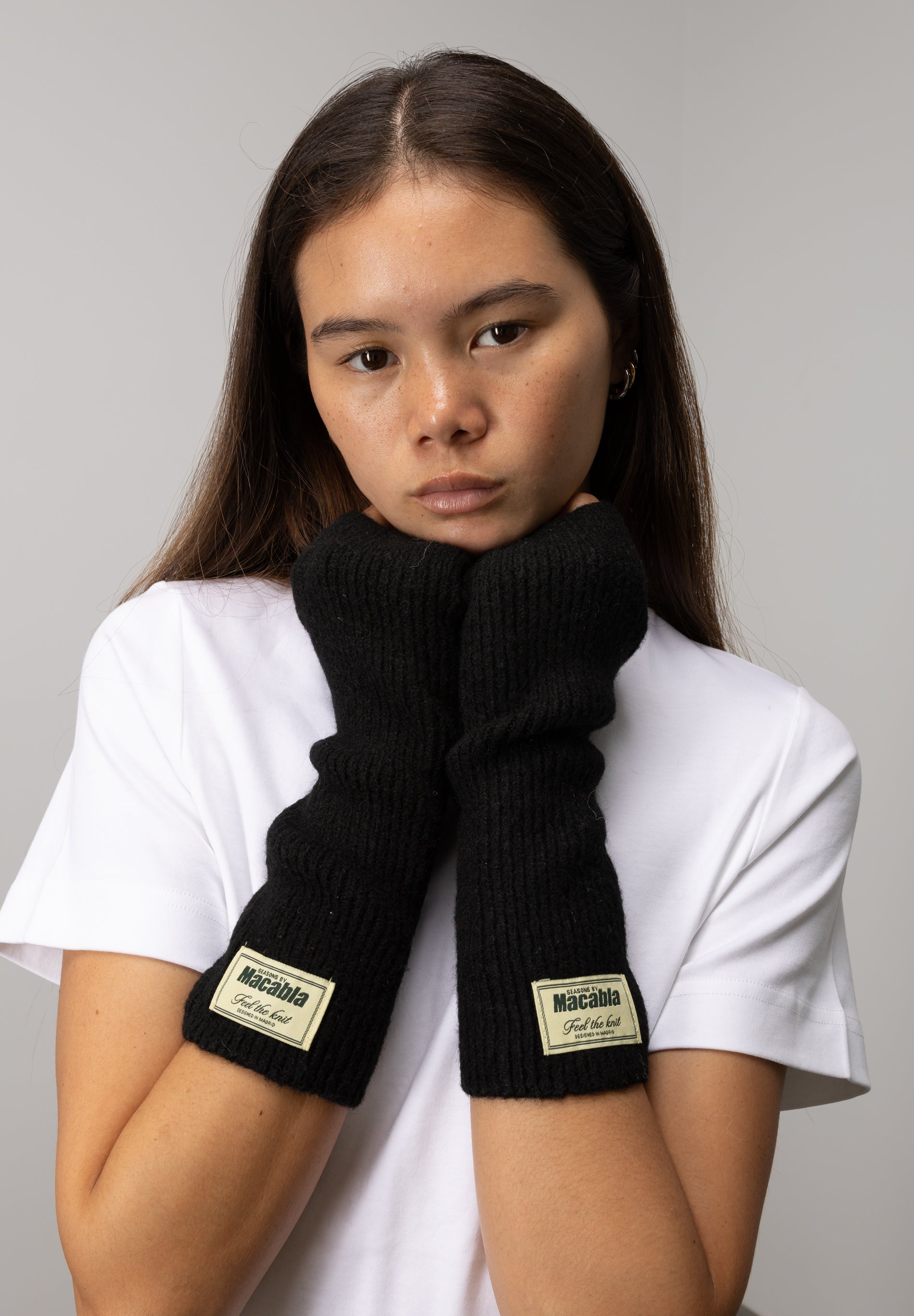 Black Mittens